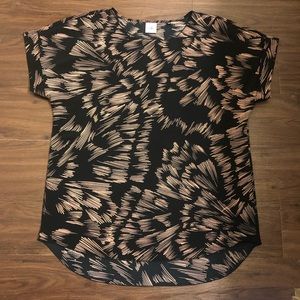 Unique Design Shirt w Cuffed Sleeves